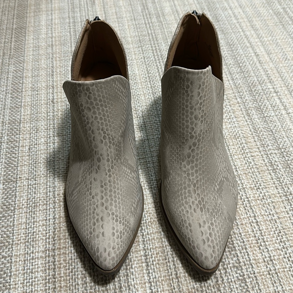NWOT- Snakeskin Print Booties